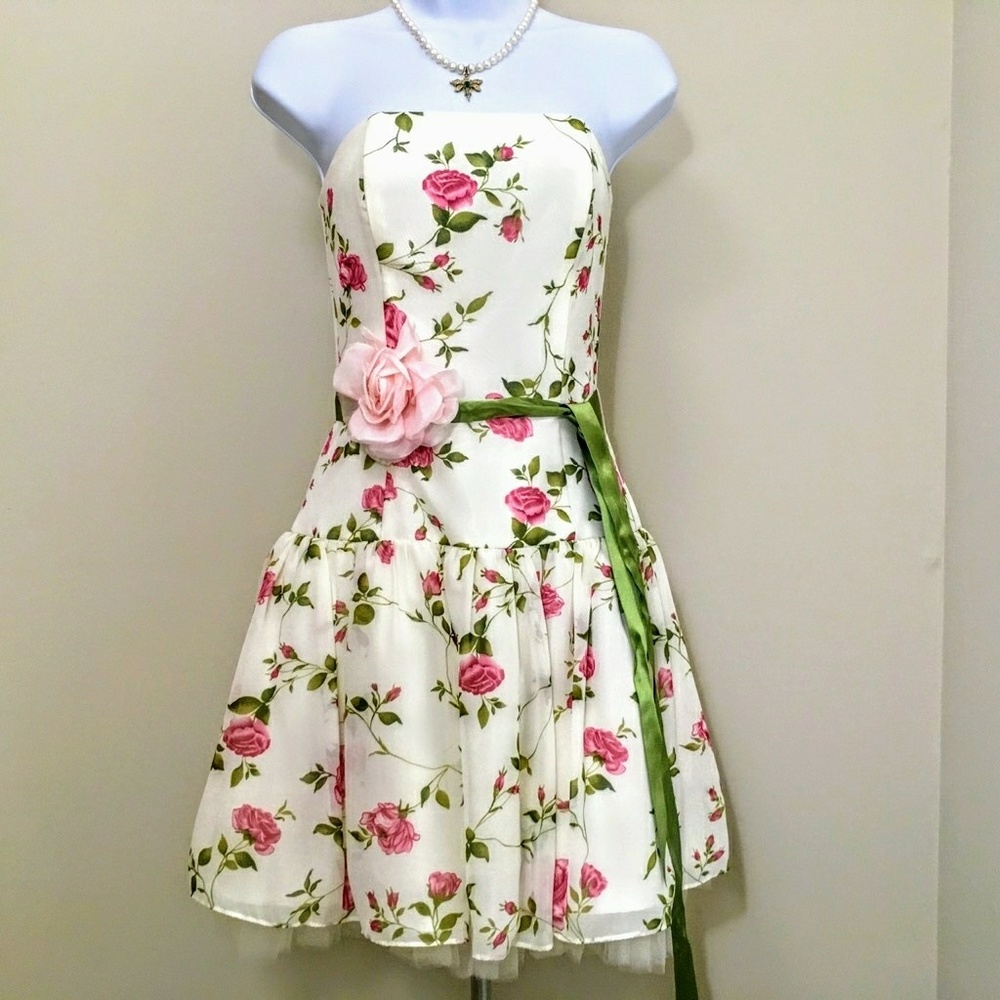 Jessica McClintok Cream w/Floral Print